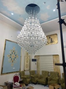 لوستر مدرن طلایی نصب شده در پروژه
